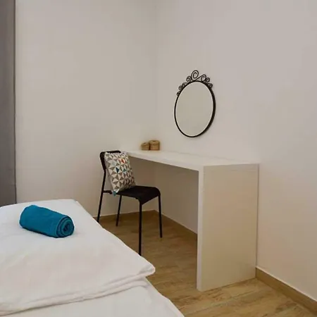 Leut Apartment, 3min Beach, 15min Center דירה