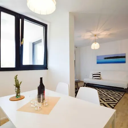 Leut Apartment, 3min Beach, 15min Center Apartment *