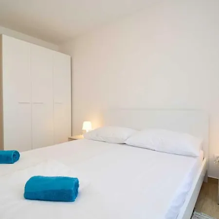 Leut Apartment, 3min Beach, 15min Center