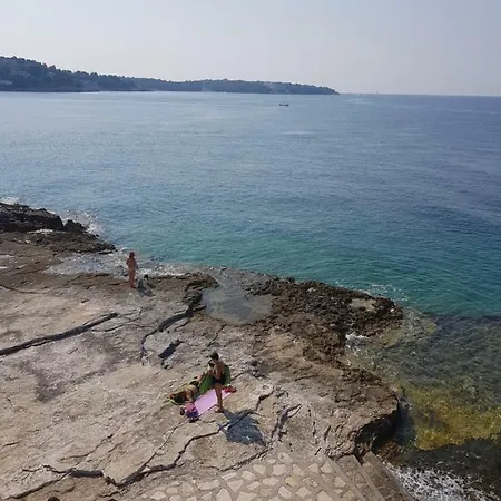 Leut Apartment, 3min Beach, 15min Center