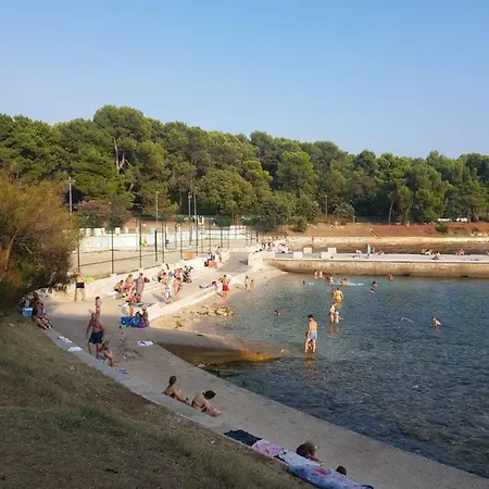 Leut Apartment, 3min Beach, 15min Center * Pula