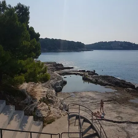 Daire Leut Apartment, 3min Beach, 15min Center Pula