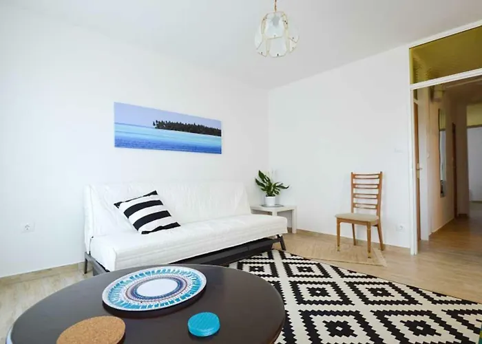 Leut Apartment, 3min Beach, 15min Center * Pula