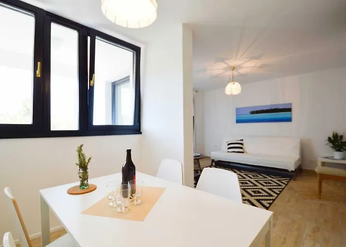 Leut Apartment, 3min Beach, 15min Center Apartament *
