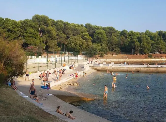 Leut Apartment, 3min Beach, 15min Center * Pula