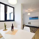 Leut Apartment, 3min Beach, 15min Center 公寓 *