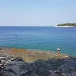 公寓 Leut Apartment, 3min Beach, 15min Center 普拉