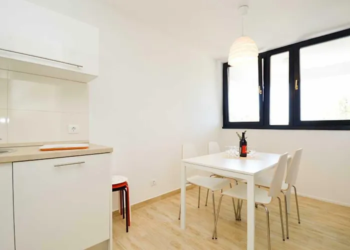 Leut Apartment, 3min Beach, 15min Center