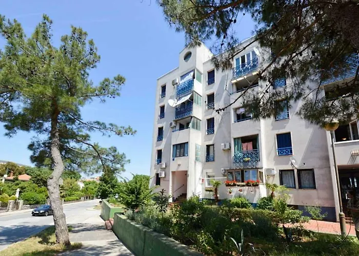 Leut Apartment, 3min Beach, 15min Center 풀라