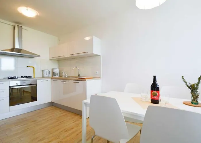 Leut Apartment, 3min Beach, 15min Center 풀라